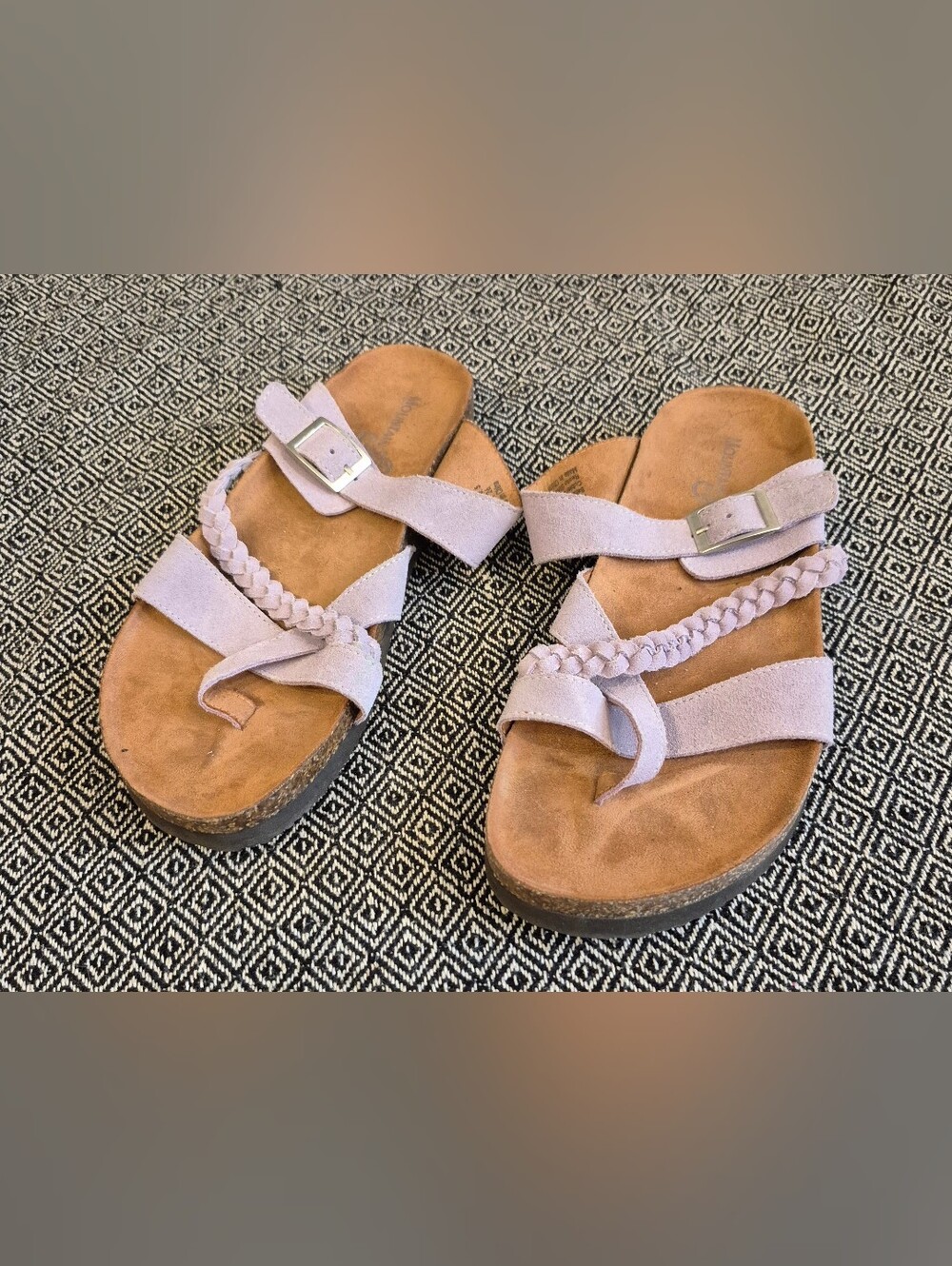 Mountain Sole Lavendar Strap Sandals Size 9